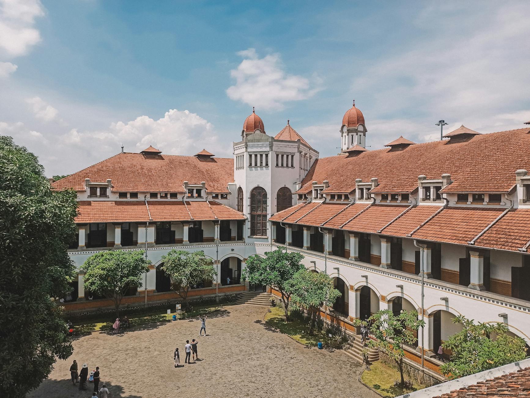 Sewa drone profesional di Jawa Tengah untuk segala kebutuhan dokumentasi dan survei.